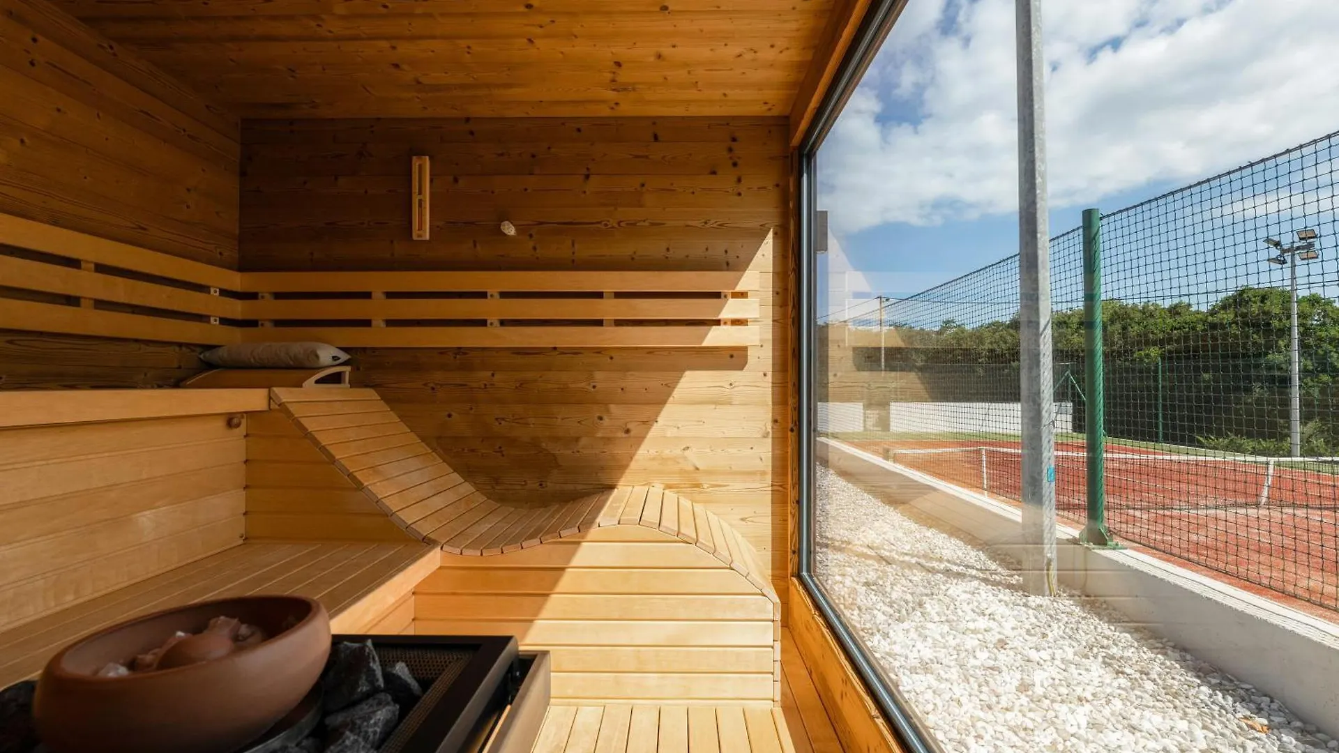 Mediterranean Villa Anatai With Sauna & Tennis Court Drenje  別荘