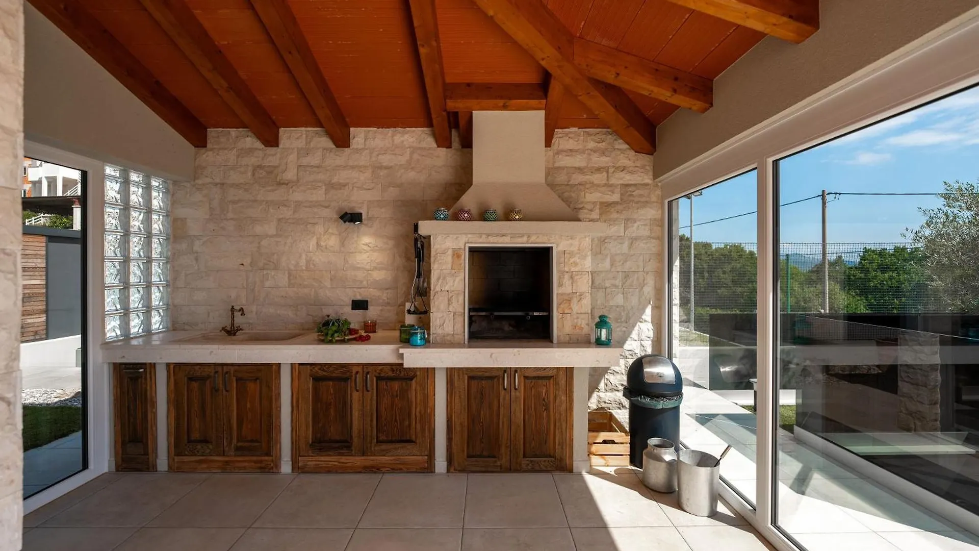 Mediterranean Villa Anatai With Sauna & Tennis Court Drenje  クロアチア